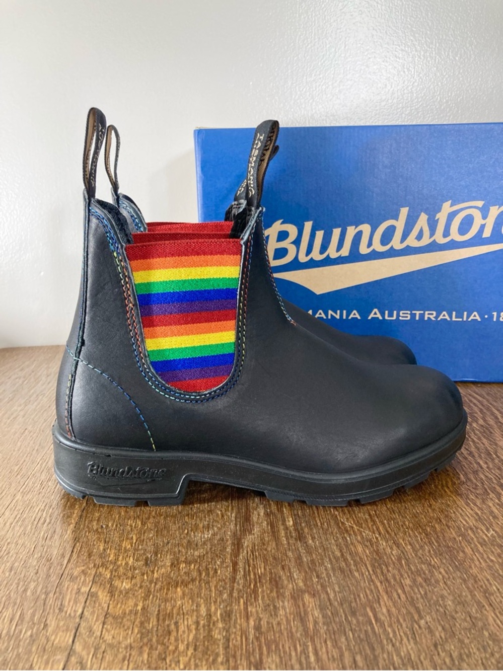 NWB Blundstone 2105 Rainbow Chelsea Boot Women’s Various Sizes Black Leather